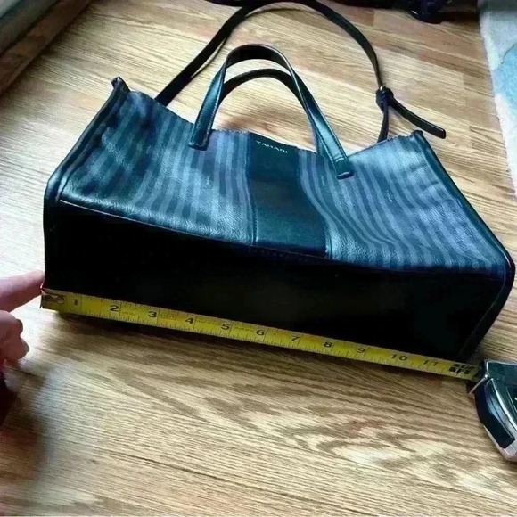 TAHARI - BLACK PURSE WITH HANDLES AND CROSSBODY STRAP - Picture 5 of 16